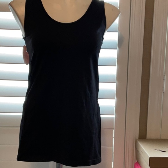 Elegant Black Sleeveless Tank Top - Picture 1 of 9